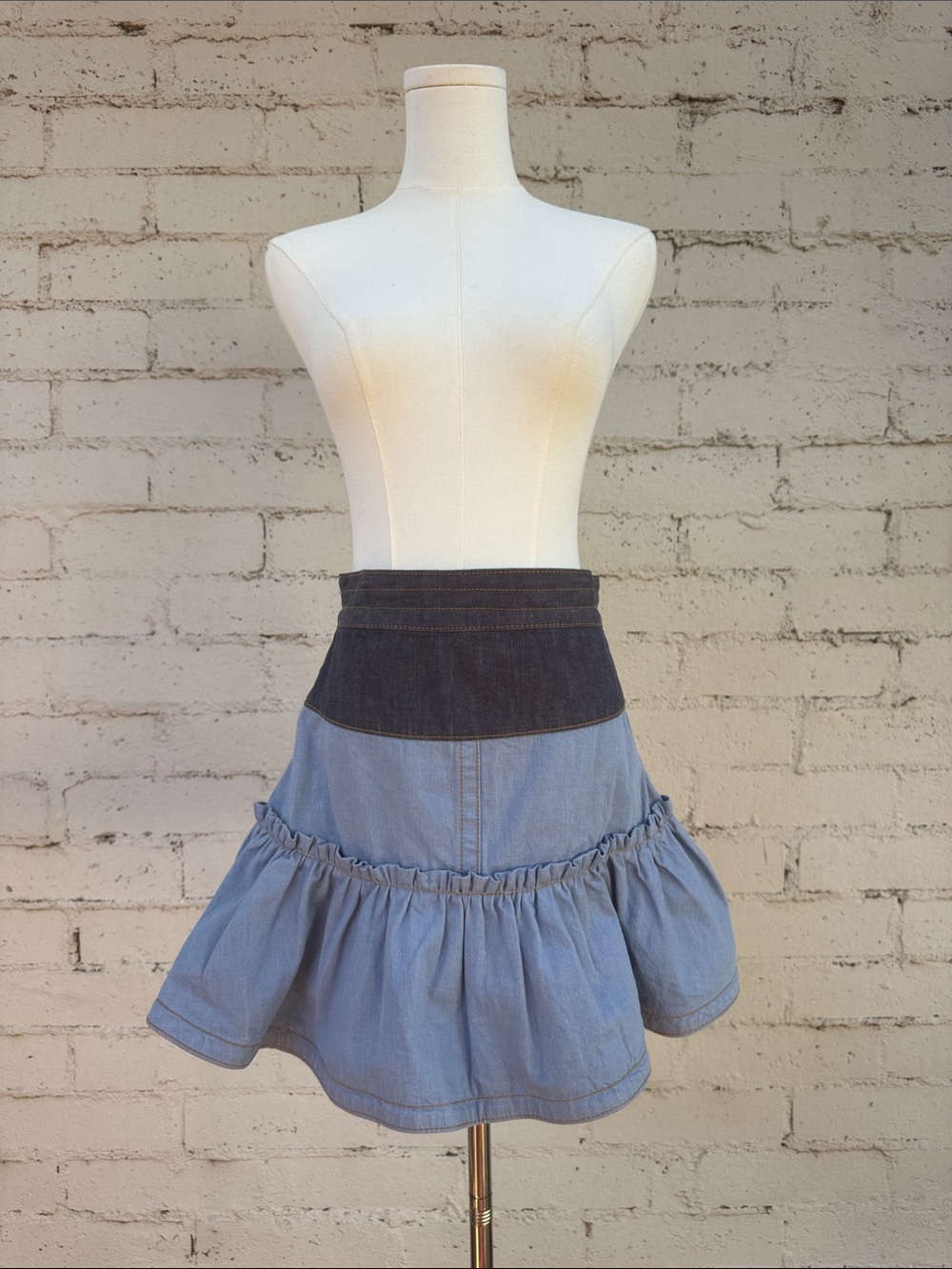Marc Jacobs Color Warp Two Tone Denim Mini Skirt Blue Size 25 (US 2) - Picture 4 of 16